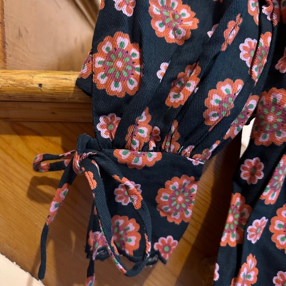 ASOS DESIGN Petite twill scallop babydoll dress mini in retro floral print - Picture 9 of 12